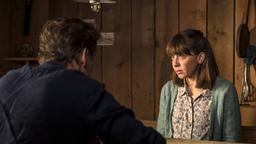 Marie Huber (Catherine Bode) möchte Georg Leitner (Thomas Unger) austesten, bevor sie ihm ihr Geheimnis anvertraut.