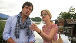 Marie (Mira Bartuschek) zeigt dem netten Fotografen Niklas (Kai Schumann) die Sehenswürdigkeiten der Gegend.