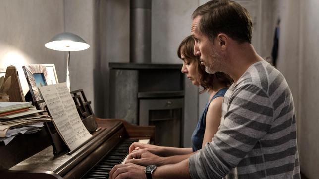 Bild: ARD Degeto/Christiane Pausch Marit (Maja Schöne) und Jonas (Benno Fürmann) harmonieren gut miteinander.