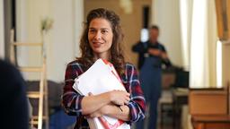 Mascha (Meike Droste) freut sich auf die neue Aufgabe als Hotelchefin.