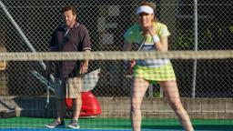 Mike Shepherd (Neill Rea, li.) ermittelt auf dem Tennisfeld.