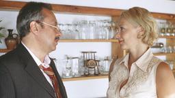 Ministerpräsident Achimsen (Wolfgang Stumph) und Gattin Heide (Katja Riemann) haben Eheprobleme.