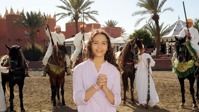 Mira Schiller (Lena Beyerling) sucht in Marokko nach ihrem Vater.