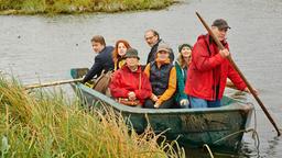 Mit Burnout durch den Wald: Die Gruppe muss das Boot an Land steuern.