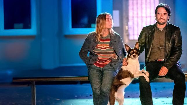 Mona (Nadeshda Brennicke) empfindet für ihren Kollegen Henry (Oliver Mommsen) mehr als nur Freundschaft