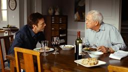 Mr. Morgan (Michael Caine) versucht seinem aufgebrachten Sohn Miles (Justin Kirk) klarzumachen, was Pauline ihm bedeutet.
