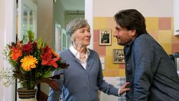 Mutter und Sohn: Erik (Oliver Mommsen, re.) möchte nun mehr Zeit mit Hertha (Monika Lennartz, li.) verbringen.