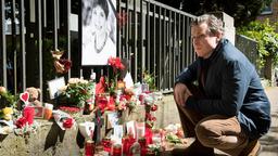 Auch der Bürgermeister von Ekenbach, René Röpers (Dirk Borchardt), trauert um die ermordete Astrid Altmann.