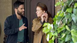 Anne Marie Fuchs (Lina Wendel) und Youssef El Kilali (Karim Cherif) verschaffen sich auf nicht wirklich legale Weise Zugang in das Haus der ermordeten Astrid Altmann.