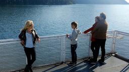 Gesa (Marlene Morreis), Jasper (Siegfried Terpoorten), Lina (Anna-Lena Klenke, li.) und Mats (Nico Thüning)