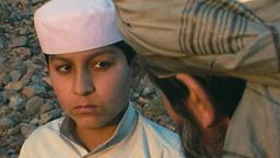 Niaz (Niaz Khan Shinwari) beginnt, sich dem Willen seines strengen Vaters (Sher Alam Miskeen Ustad) zu widersetzen.