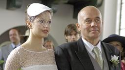 Ninas (Suzan Anbeh) Vater Oskar (Hanns Zischler) ist Trauzeuge.