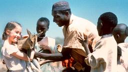 Nirgendwo in Afrika: Owuor (Sidede Onyolo) macht die kleine Regina (Karoline Eckertz) mit den Tieren seines Landes vertraut.