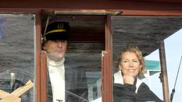 Noch läuft alles gut, bei Alberts (Günther Maria Halmer) "Jungfernfahrt" auf Astrids (Gaby Dohm) Ausflugsschiff.