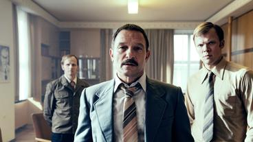 Bild: ARD Degeto/Studiocanal GmbH Oberstleutnant Seidel (Thomas Kretschmann, Mitte), Oberstfeldwebel Lesch (Sebastian Hülk, re.) und Hauptmann Heym (Christian Näthe, li.).