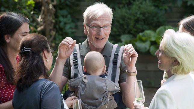 "Opa" Anton (Ernst Stötzner) wird Papa.