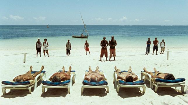 Bild: ARD Degeto Paradies Liebe? An Kenias Stränden warten „Beachboys“ auf die Touristinnen.
