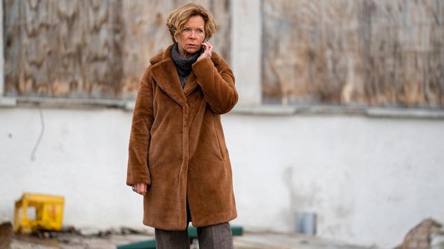 Bild: NDR/Razor Film/Oliver Feist Patrizia (Marion Kracht) ist auf der polnischen Seite.