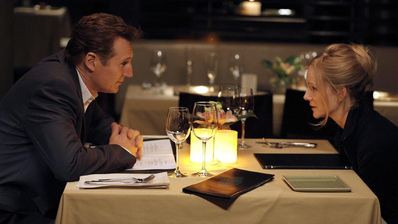 DER ANDERE: Peter (Liam Neeson) lernt seine Ehefrau Lisa (Laura Linney) von einer ganz anderen Seite kennen.