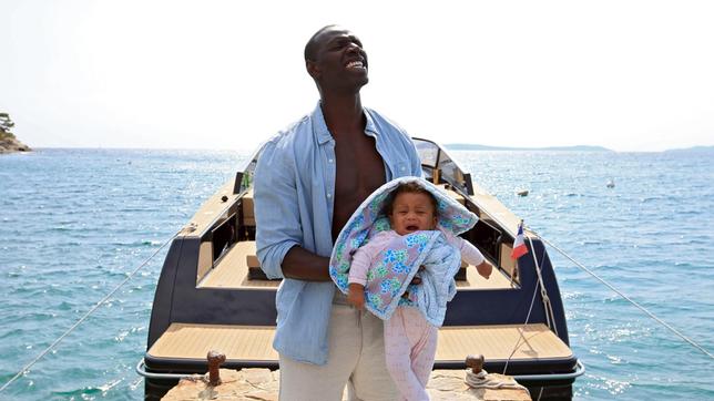 Bild: ARD Degeto Plötzlich Papa: Samuel (Omar Sy) bekommt das Ergebnis eines One-Nights-Stands vorbeigebracht: die kleine Gloria.