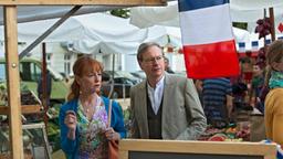 Praxistest: Barbara (Ulrike Krumbiegel) und Richard (Michael Wittenborn) versuchen für ein geplantes Picknick auf dem Markt die Ware in französisch einzukaufen.