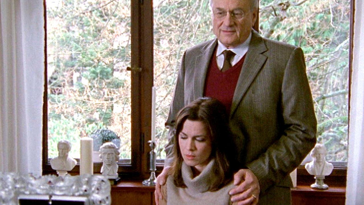 Prof. Johannes Silberberg (Dietrich Mattausch) und Clara (Natalia Avelon)
