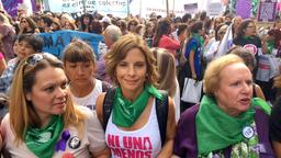 Protestaktion in Buenos Aires gegen Gewalt gegen Frauen. Mittendrin ist Mariana Carbajal, Mitbegründerin der Bewegung „Ni una menos" (gegen Frauengewalt).