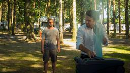 Psychokrieg auf dem Campingplatz: Markus (Oliver Wnuk, re.) hat Hartmut (Henning Baum) ständig im Nacken.