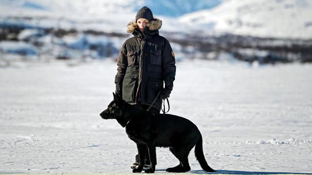Bild: ARD Degeto/Yellow Bird Rebecka Martinsson (Ida Engvoll) bleibt für den Winter in ihrer nordschwedischen Heimat.
