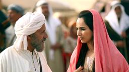 Reissa (Asli Bayram) sucht Rat bei einem weisen alten Mann ihres Stammes.