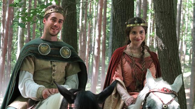 Bild: MDR Ritt durch den Zauberwald Kronprinz Jan (Patrik D_rgel) mit Prinzessin Viktoria (Eva Josefíková)