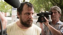 Rösner (Sascha Alexander Geršak) hat nichts zu verlieren: Der Geiselnehmer inszeniert sich vor den Medienvertretern als knallharter Verbrecher.