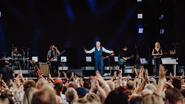 Roland Kaiser beim Konzert 2022 am Elbufer in Dresden