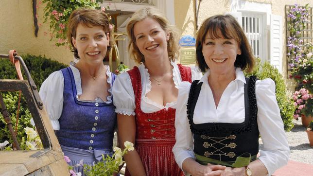 Ruth (Heidelinde Weis, re.), Carla (Janina Hartwig, li.) und Marie (Mira Bartuschek) 