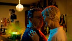 Ryszard (Zbigniew Zamachowski) und Helga (Ulrike Willenbacher). Weiteres Bildmaterial finden Sie unter www.br-foto.de.