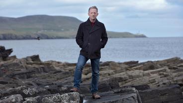 Shetland-Ermittler Jimmy Perez (Douglas Henshall) steht vor einem schwierigen Fall: Auf seine unbeirrbare und unaufgeregte Art muss der charismatische Ermittler zwei Morde aufklären und gleichzeitig verhindern, dass dem Hauptverdächtigen etwas zustößt.