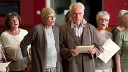 Singen ist die beste Therapie für die krebskranke Marion (Vanessa Redgrave, Mitte): Das bringt Lebensfreude. Ehemann Arthur (Terence Stamp) muss davon noch überzeugt werden.