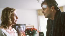 Soll sie ihm verzeihen? Nach ihrer Rückkehr aus Italien spielt Barbaras (Jutta Speidel) Ehemann Johannes (Peter Sattmann) den reuigen Sünder.
