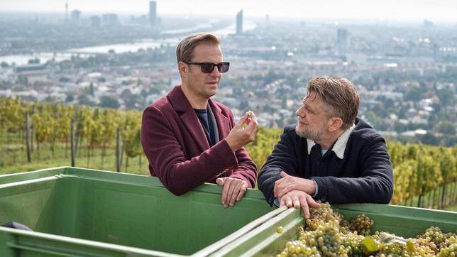 Sonderermittler Haller (Philipp Hochmair, li.) und Niko (Andreas Guenther, re.) sorgen für Unruhe in der Weinbauregion.