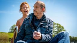 Sonnenschein Valeska (Marion Kracht) gibt keine Ruhe (mit Peter Heinrich Brix).