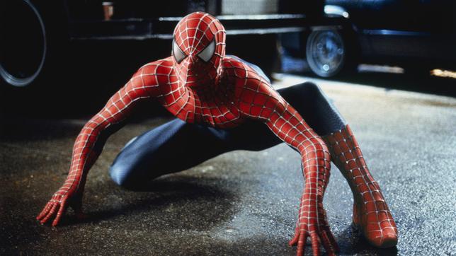 Bild: ARD Degeto/Sony Pictures Spider-Man (Tobey Maguire) auf nächtlichem Streifzug.
