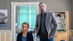 Staatsanwältin Anne Konzak (Christina Große) unterstützt Dr. Grimm (Stephan Grossmann) in seiner Ermittlung gegen Butsch.