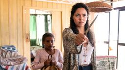 Starke Mutter: Rhona (Carolina Nhcocane, re.) beschützt ihre Tochter Imani (Luana Viegas, li.) um jeden Preis.