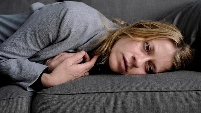 Steigert sich Claire (Caroline Peters) in etwas hinein – oder gab es wirklich eine Mordverschwörung?