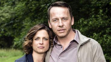 Bild: ARD Degeto/UFA Fiction/Gary Moyes Julia Brendler und Sean Croke als Stella und Jonas Cran