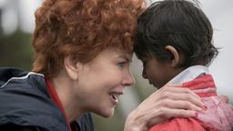 Sue (Nicole Kidman) ist für ihren Adoptivsohn Saroo (Dev Patel) eine liebevolle Mutter