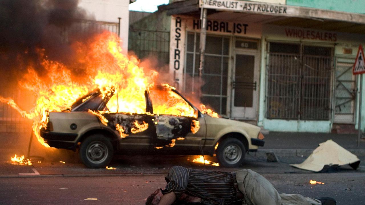 Südafrika gleicht in den 80er Jahren einem Pulverfass.