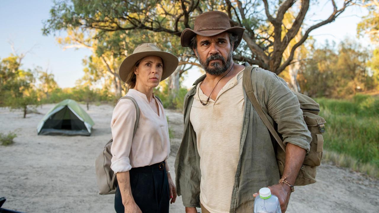 Svenja (Anneke Kim Sarnau) ist bei ihrem „Walkabout“ mit Kalti (Aaron Pedersen) unterwegs.