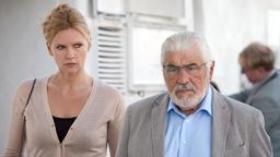 Sylva (Veronica Ferres) macht mit ihrem Schwiegervater Martin (Mario Adorf) eine Kreuzfahrt.