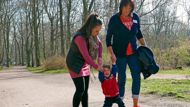 Therapeutischer Spaziergang: Es ist nicht leicht, wenn sich sowohl Eltern als auch Kinder von festgefahrenen Verhaltensmustern verabschieden müssen.